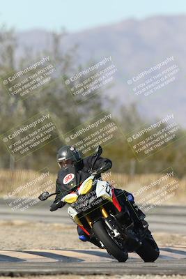 media/Dec-01-2025-Moto Forza (Mon) [[2daa91e15f]]/2-Intermediate Group/Session 3 (Turn 3)/